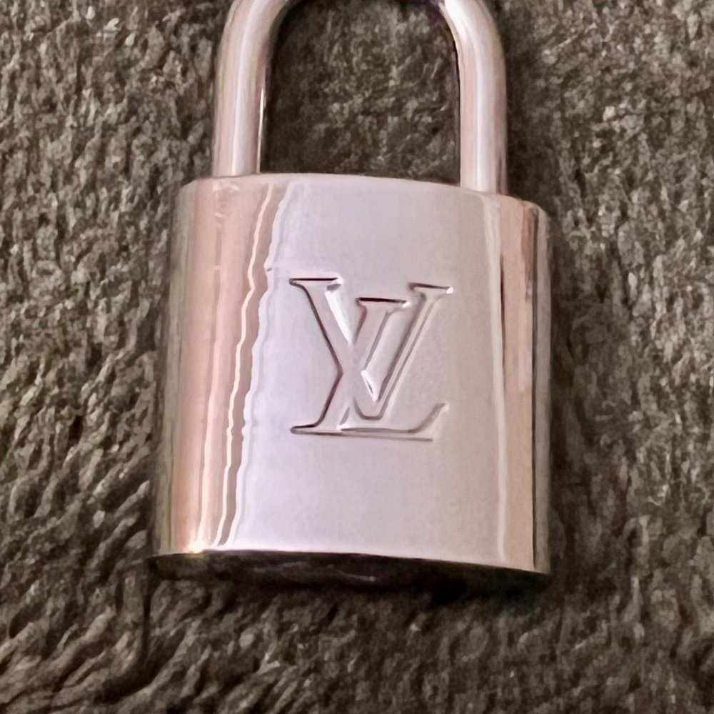 New  Palladium Louis Vuitton Lock with Two Keys - Picture 3 of 3